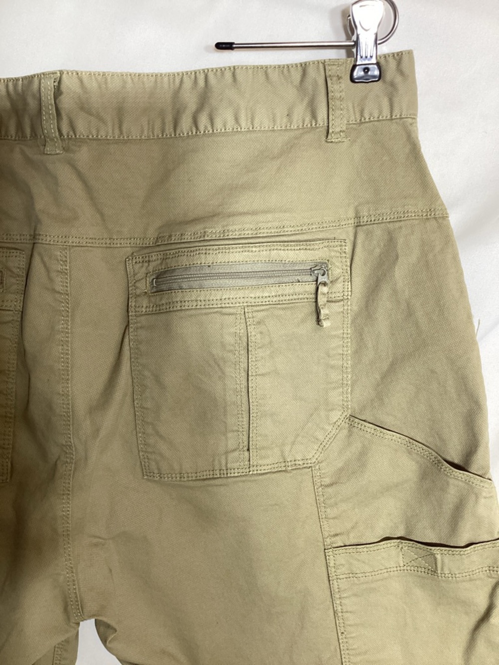 Mens Carbon2Cobalt Khaki Shorts with Lots of Back Pockets Size 36 - Picture 6 of 7